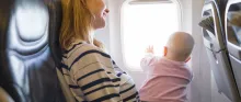 voyager en avion avec un bébé